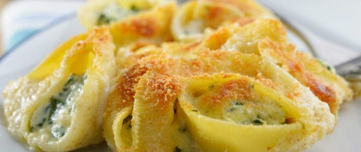 Lumaconi al forno con spinaci, ricotta e parmigiano